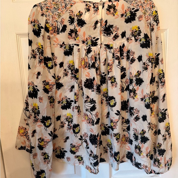 Xhilaration Black and White Floral Blouse with Peter Pan Collar - Picture 1 of 4